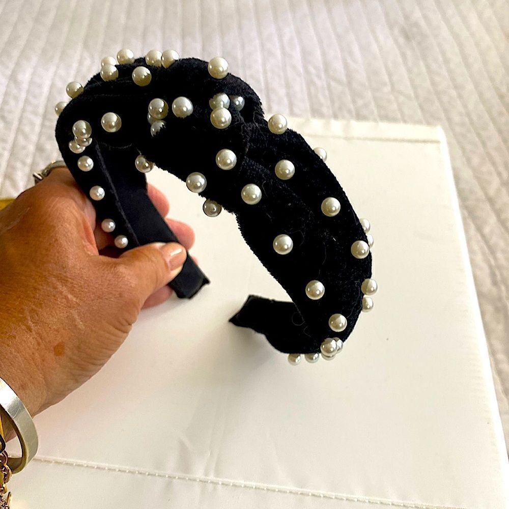 Black velvet knotted headband, pearl studs